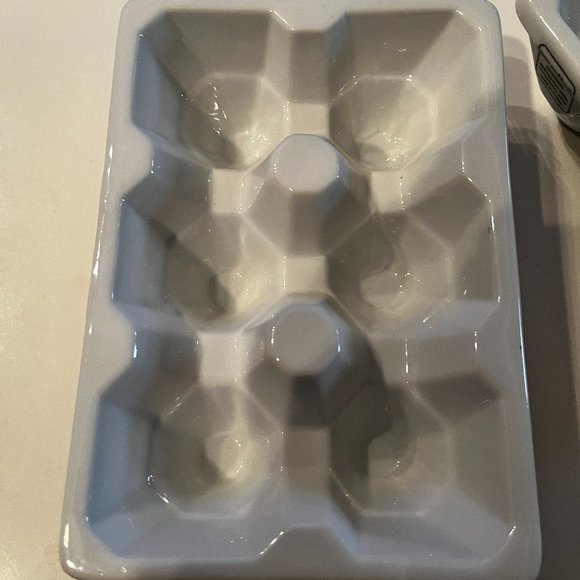 Hard Boiled Egg Porcelain Serving Tracys (Holds 12 Eggs) (h/x) - Picture 2 of 12